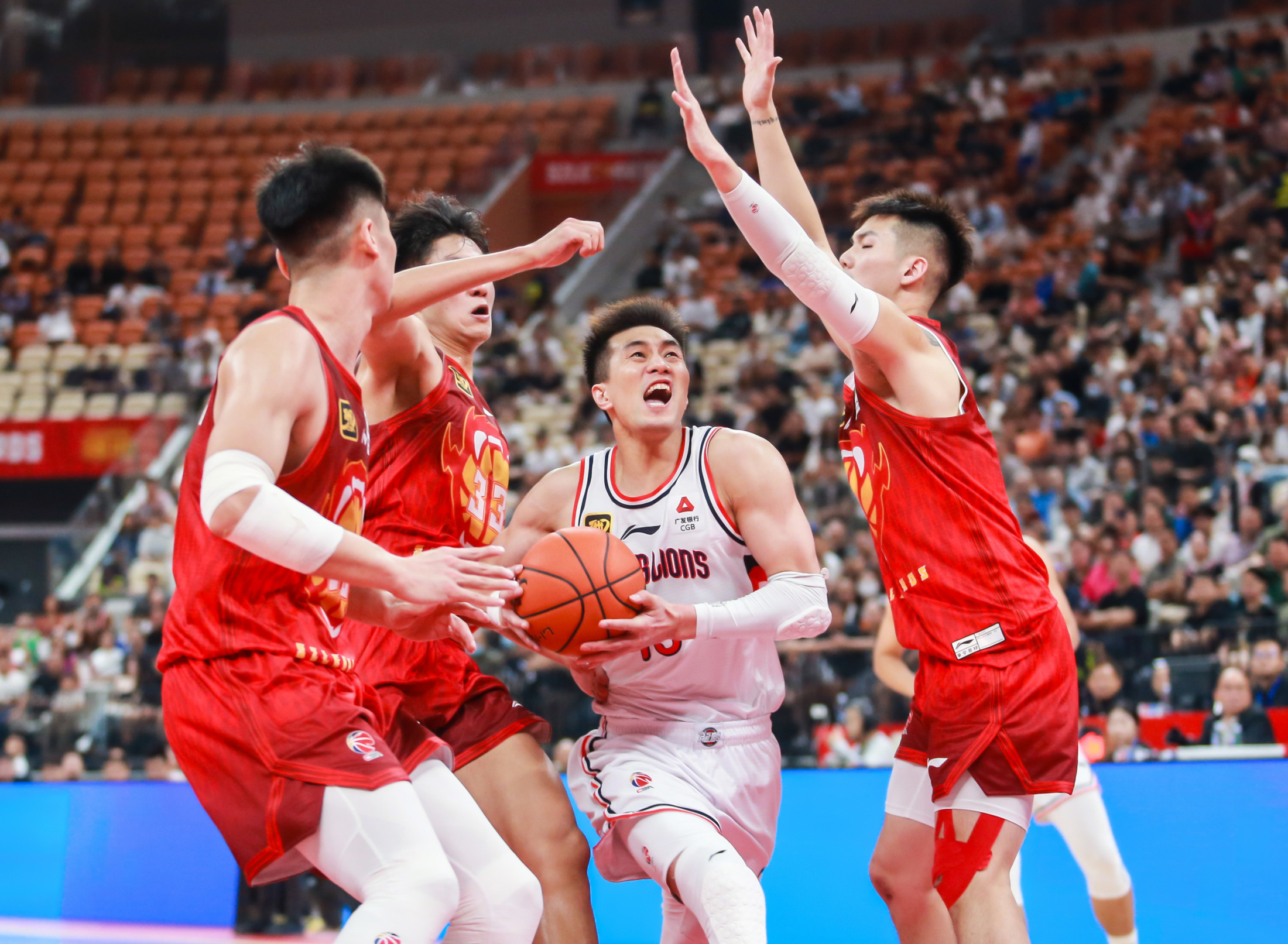 KOK体育-体育赛事中热门球队实力强劲，赛场呈现激烈角逐的简单介绍